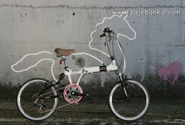 Stvari smiješnog oblika: Bicikl sa zidnom nadopunom