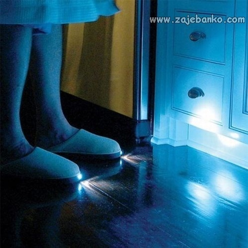 Neobične stvari: Papuče koje osvjetljavaju put u tami